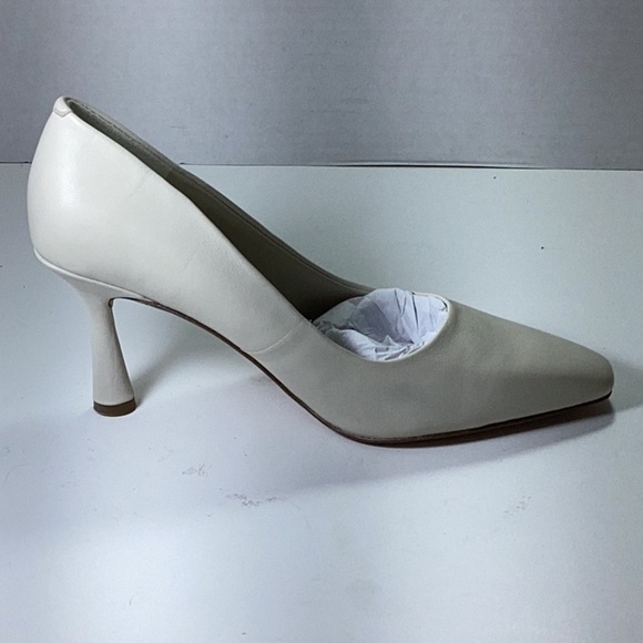 Franco Sarto Women's Mills Pump. Note: little stain on top of one shoe see pics - Picture 3 of 11